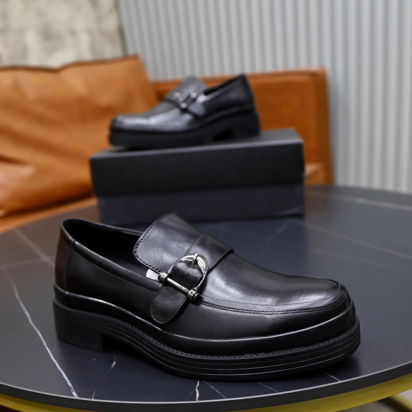 Ex-factory price: 500💰🙅‍♂️🙅‍♂️🙅‍♂️ Brand: PRADA Standard code: Men's code 38-44 (45 can be customized) Grade: Same style as the official website Original order quality Material: Original cowhide surface Comfortable lining Original outsole Style category: Men's fashionable casual leather shoes Distinguished big-name luxury elements Top luxury Color: Color of the actual picture